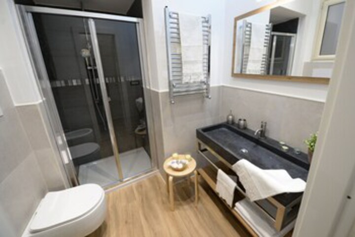 Room 4 of 30