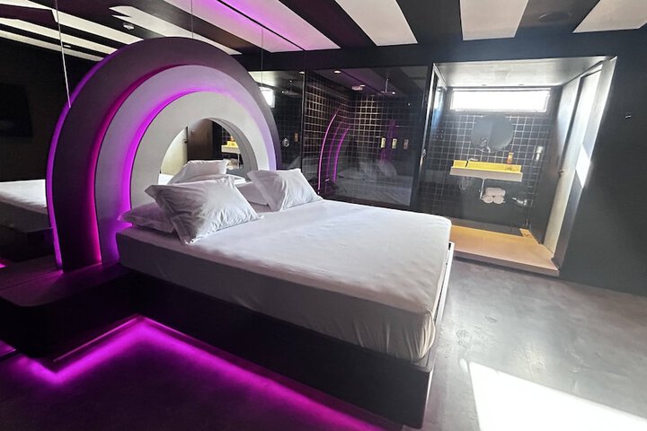 Room 6 of 35