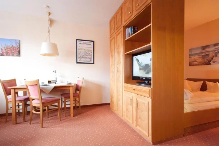 Room 5 of 14