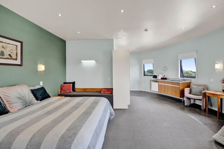 Room 2 of 37