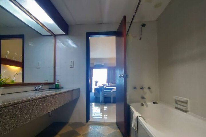 Room 448 of 650