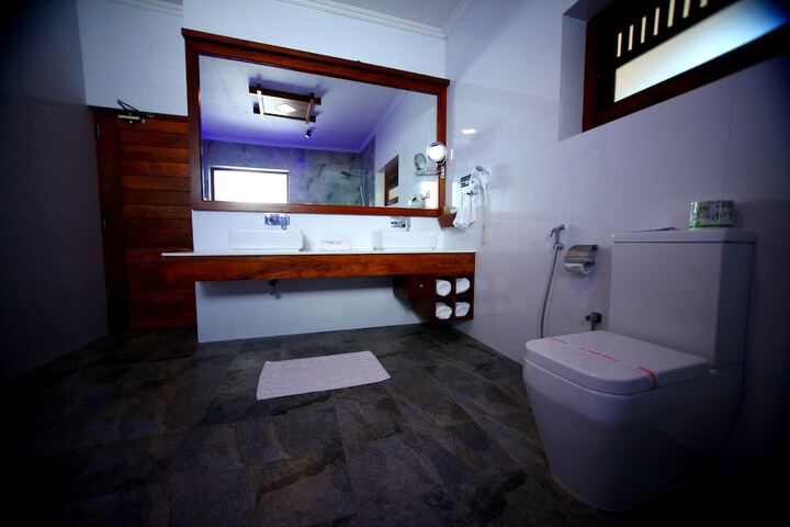 Room 25 of 49