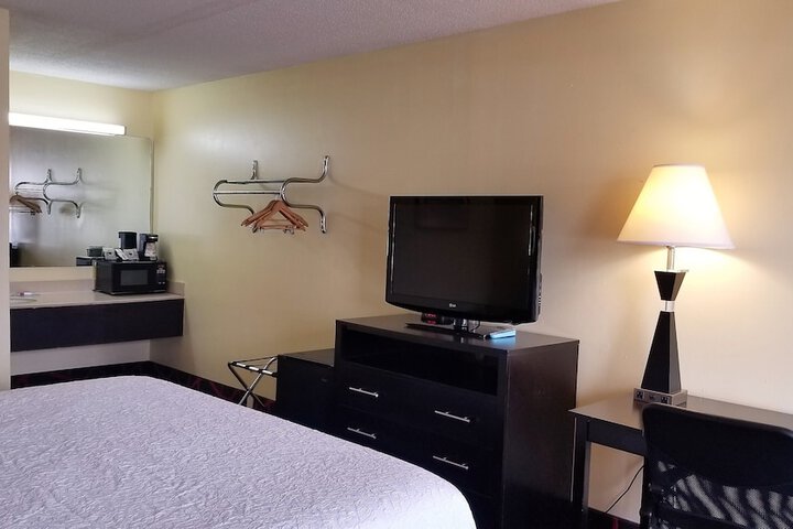 1 King Bed (11 of 16)