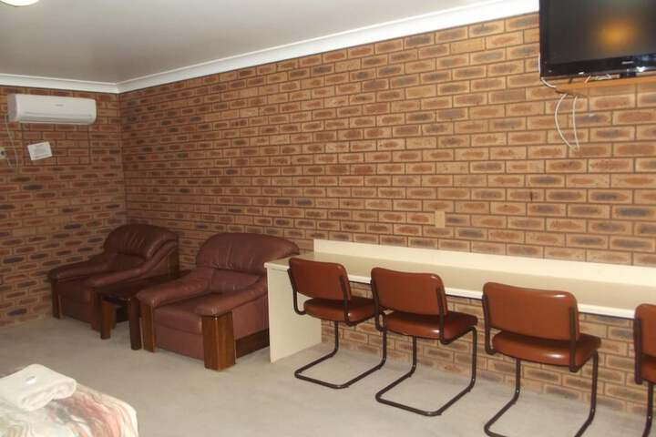 Room 13 of 37