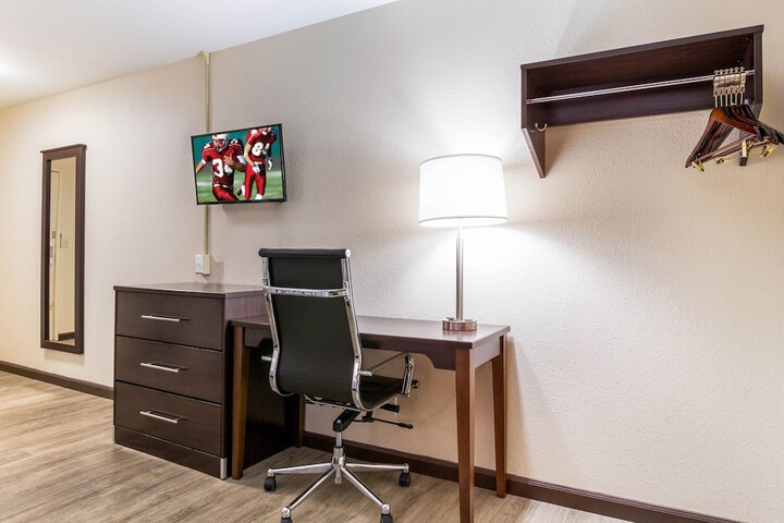 Standard King Bed Accessible (4 of 12)