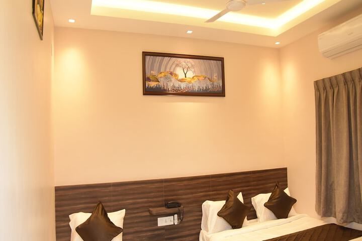 Room 6 of 17