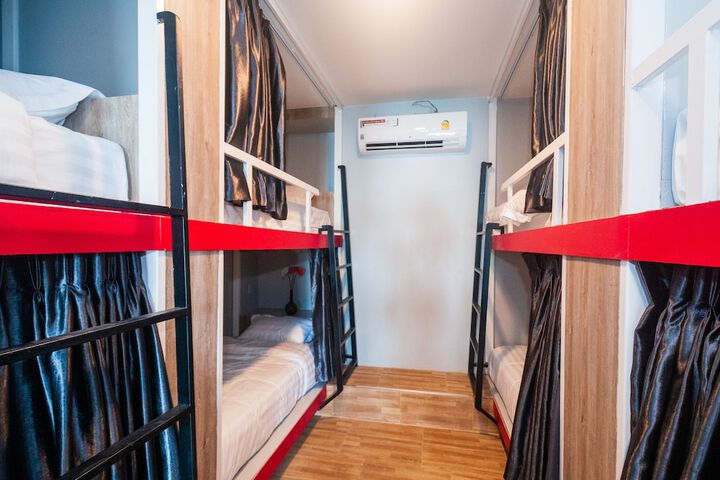 Room 7 of 32