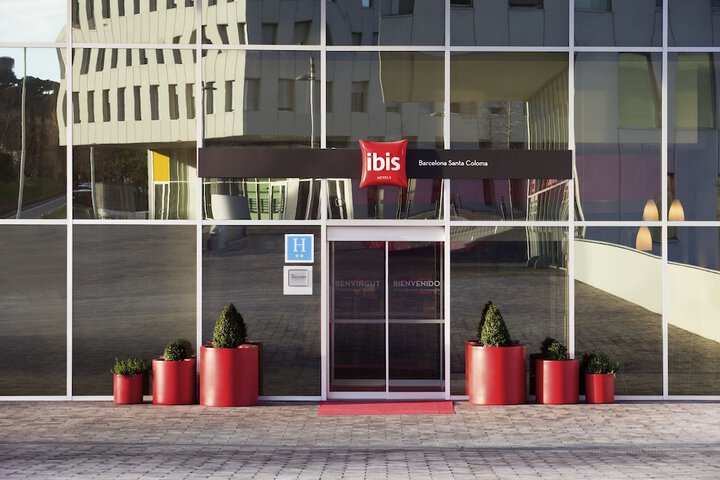 Hotel 2 of 75