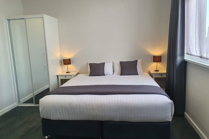 Room 9 of 25
