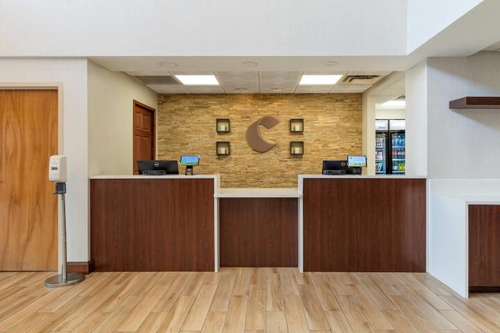 Entrance & Lobby