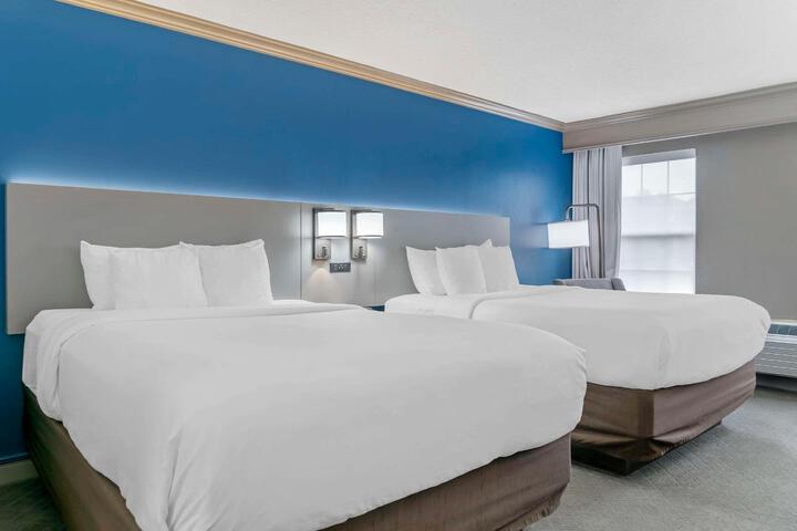 2 Queen Beds (14 of 15)