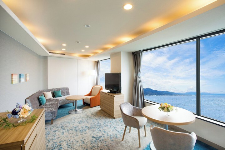 Room 27 of 172