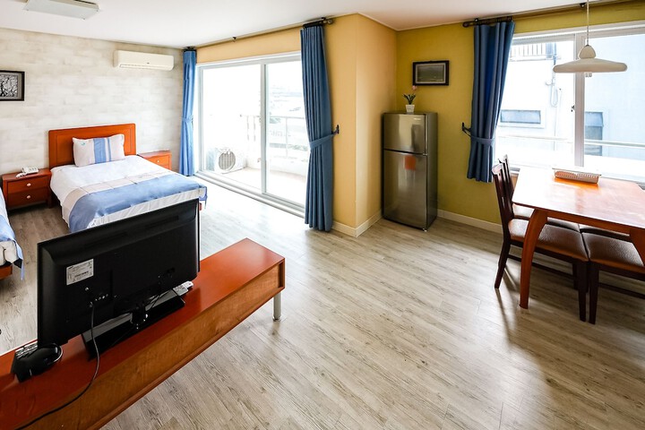 Room 7 of 73