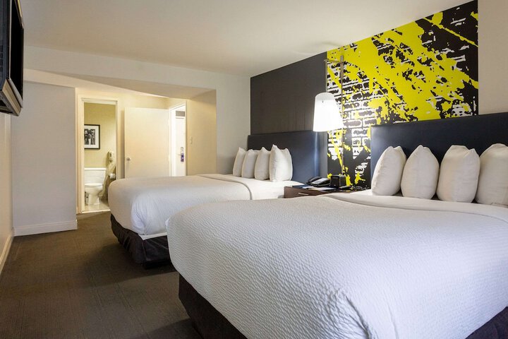 2 Double Beds (8 of 10)