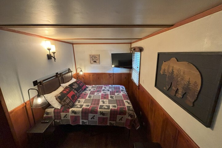 Room 4 of 11