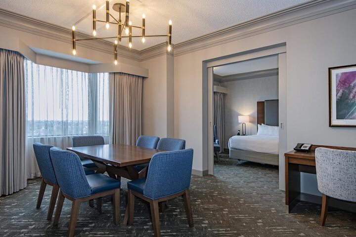 Room 18 of 102
