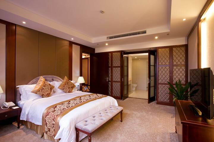 Room 8 of 48