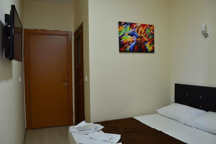 Room 10 of 30