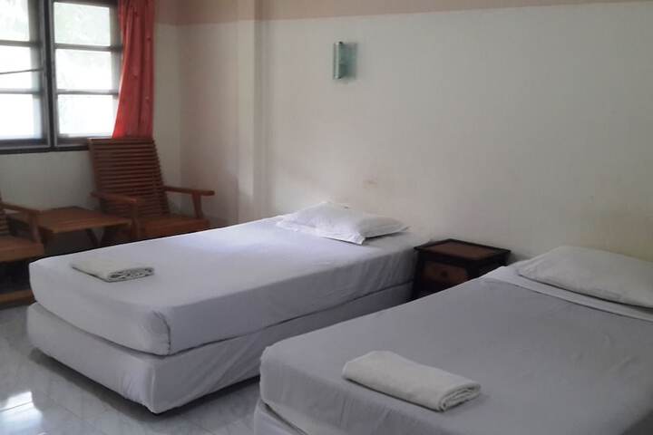 Room 6 of 51