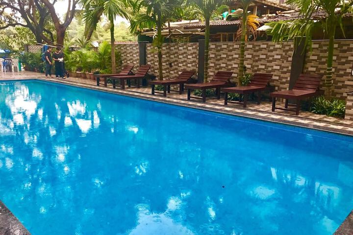 Pools & Facilities