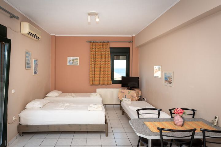 Room 13 of 35