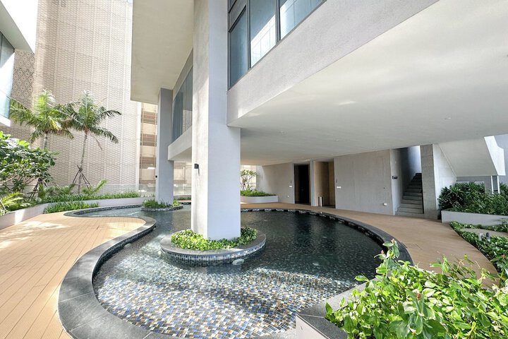 Hotel Exterior 56 of 60