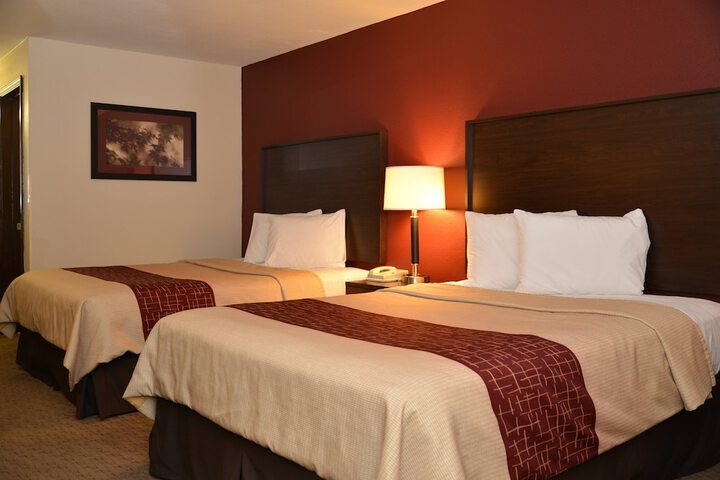 Deluxe 2 Queen Beds (2 of 6)