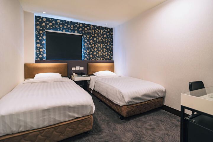 Room 50 of 65