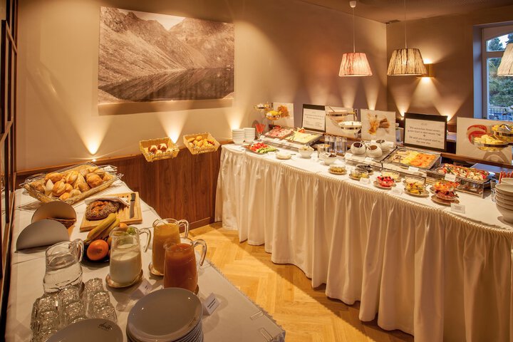 Breakfast/Coffee Service 27 of 39