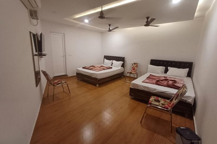 Room 4 of 78