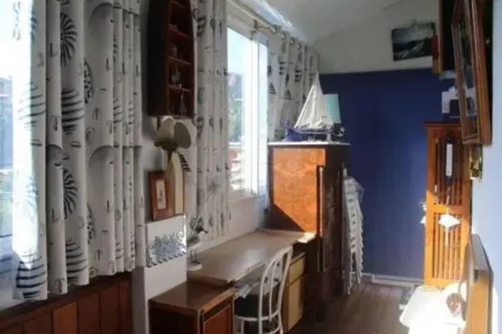 Room 2 of 9