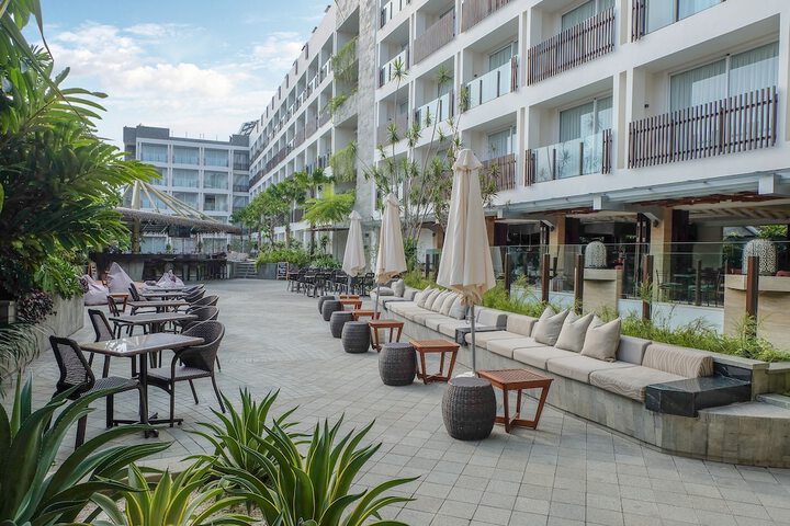 Hotel Exterior 60 of 61