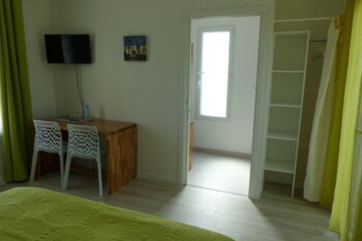Room 30 of 37