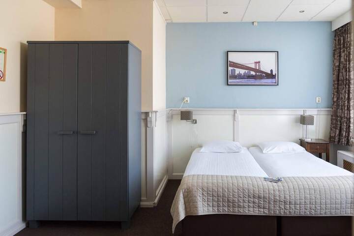 Room 12 of 52