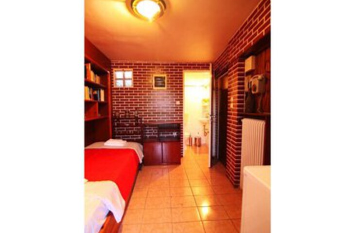 Room 26 of 34