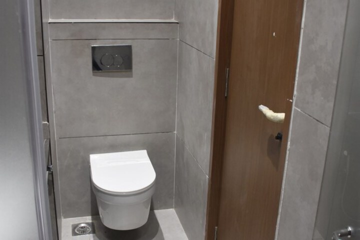 Room 10 of 13