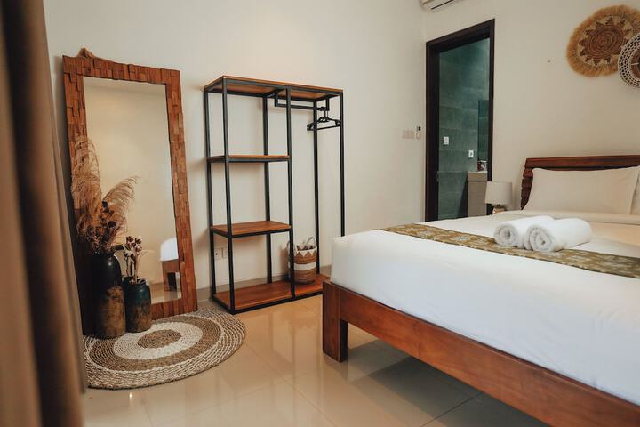 Room 4 of 20