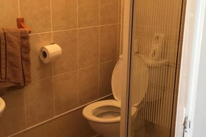 Room 9 of 12