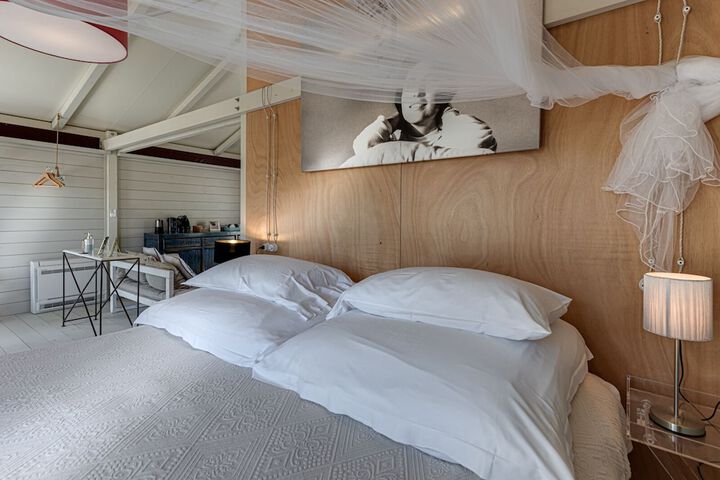 Room 6 of 115