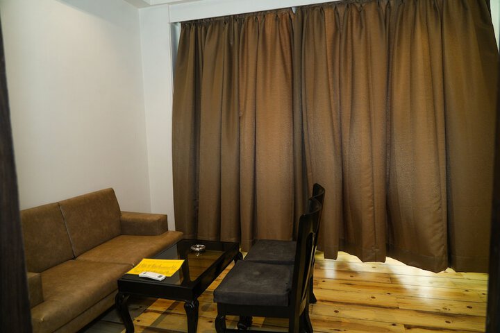 Room 8 of 30