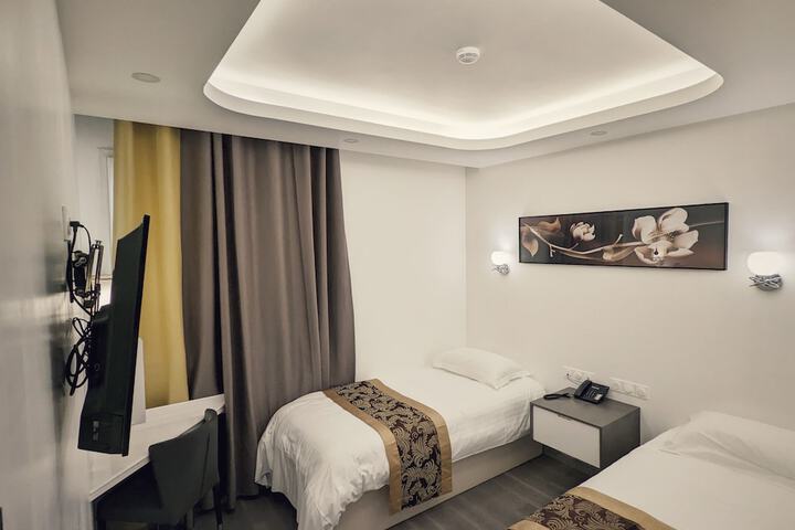 Room 8 of 37
