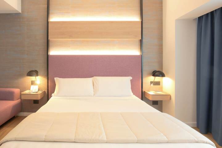 Room 52 of 146