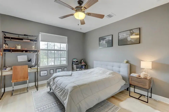 Room 4 of 19