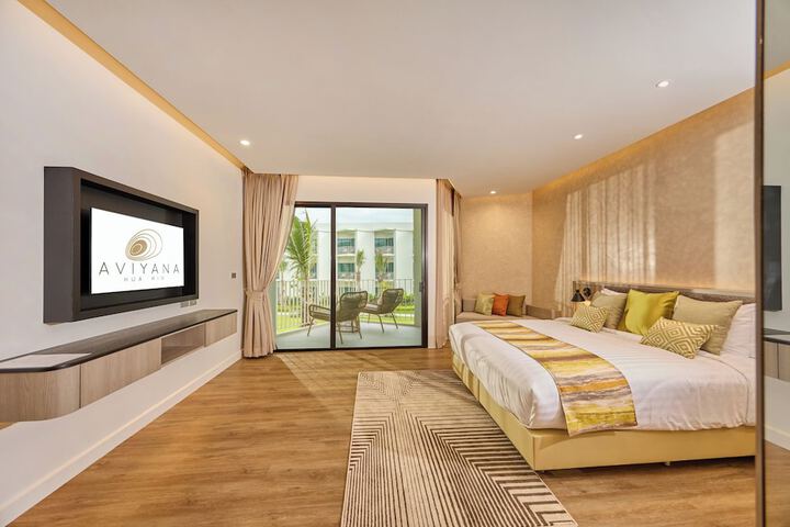 Room 8 of 80