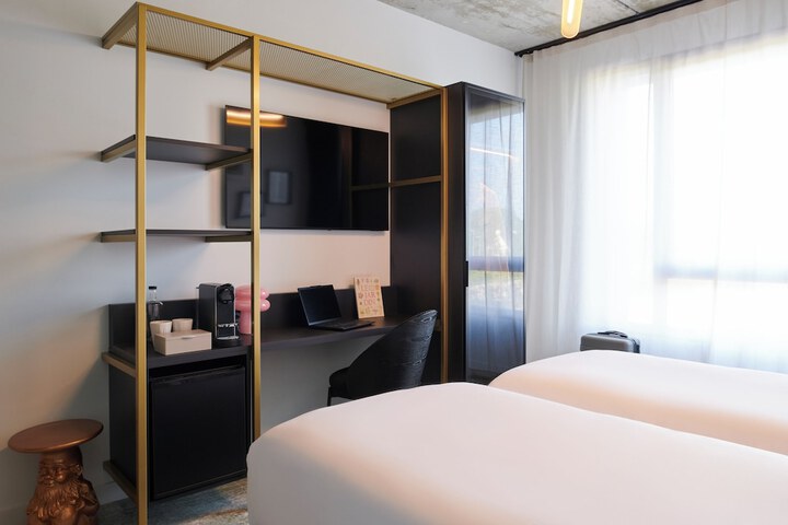 Room 11 of 62