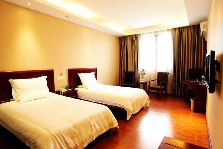 Room 7 of 52