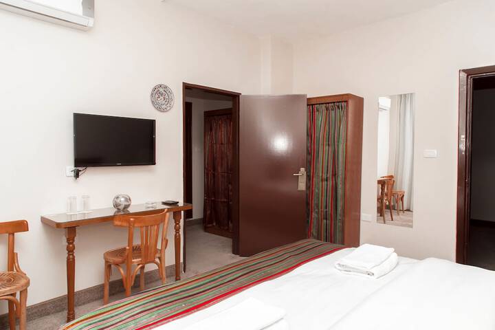 Room 12 of 34