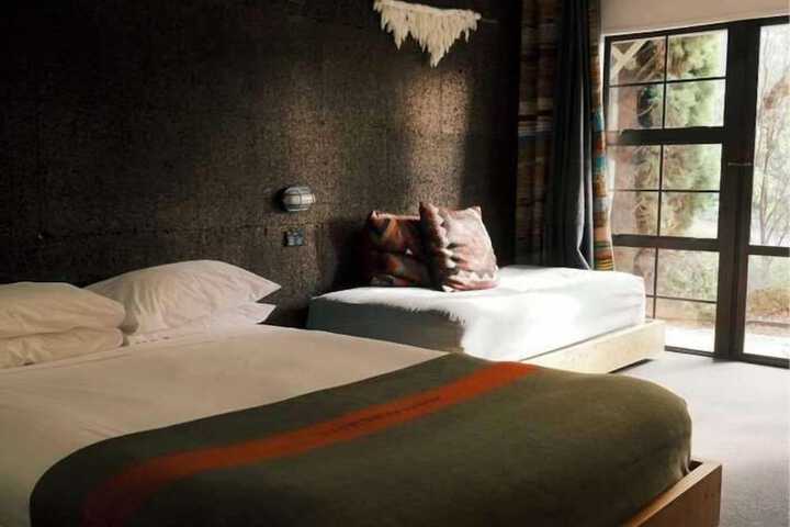 Room 27 of 64