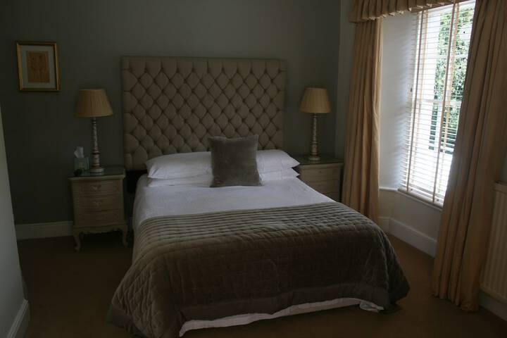 Room 6 of 77