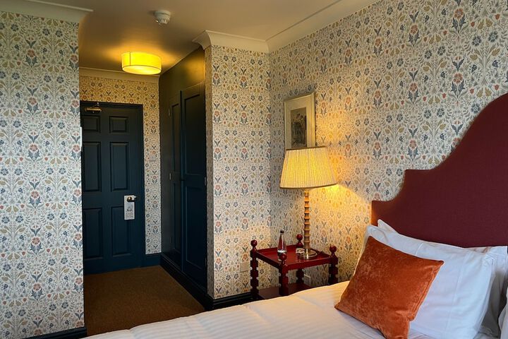 Room 14 of 122